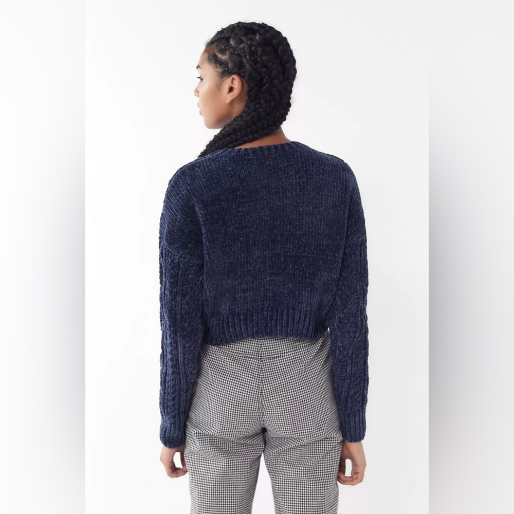 Urban Outfitters Dazzling Cable-Knit Cropped Chenille Velvet Sweater Dark Blue - Picture 3 of 9
